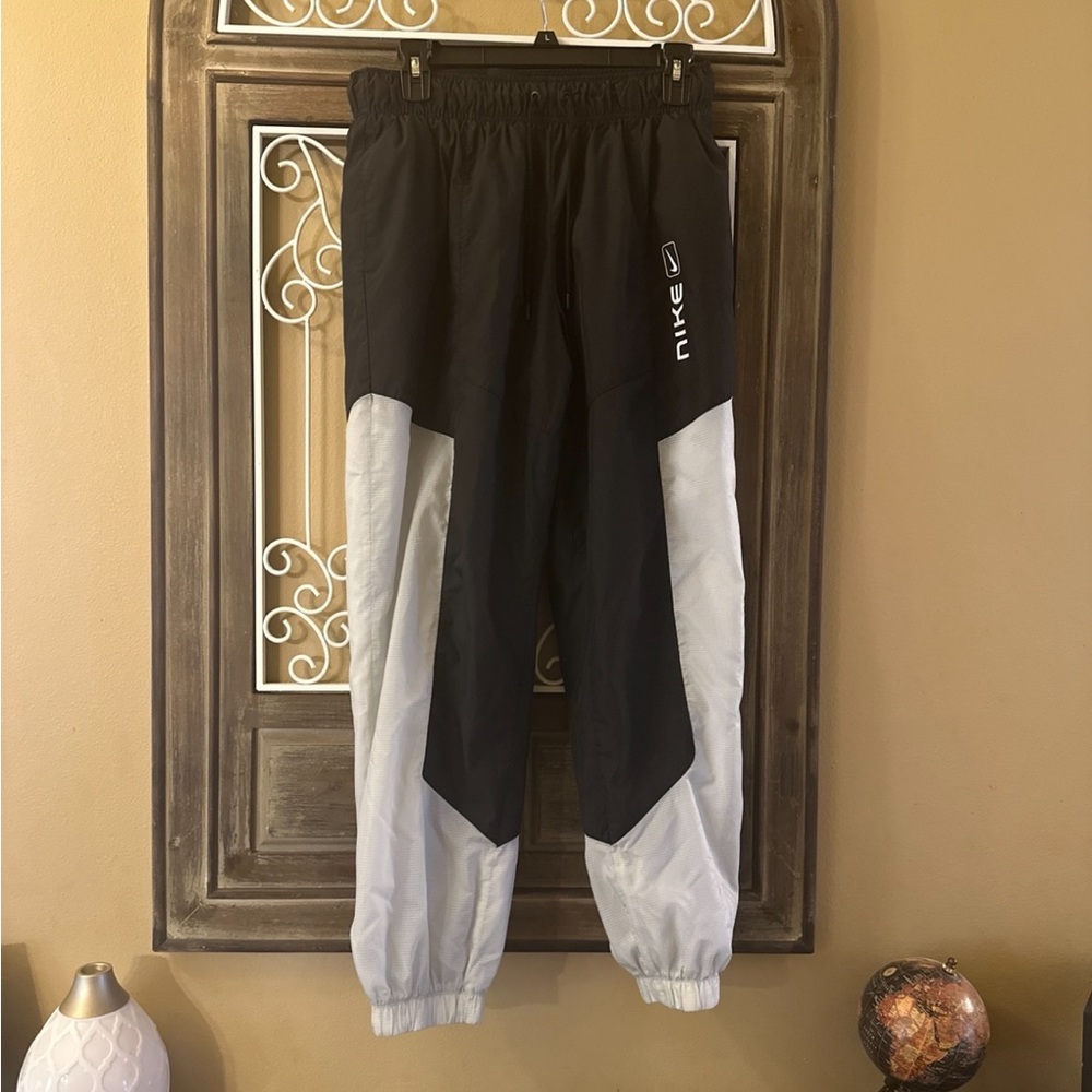 Nike Retro-Style Windbreaker Pants